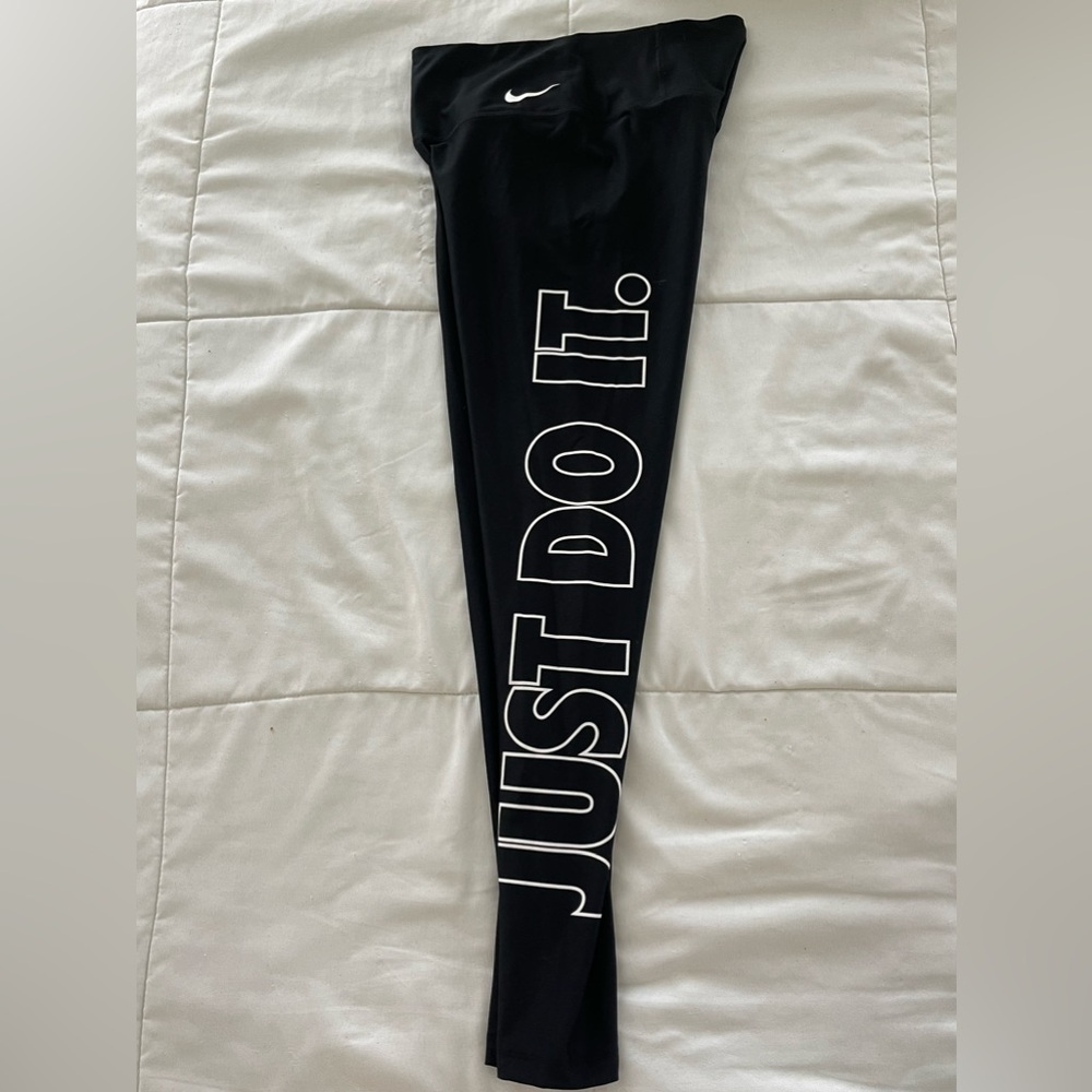*NEW WITH TAGS* NIKE leggings